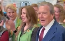 Экс-канцлер Германии посетил гипермаркет в Москве после получения новой работы