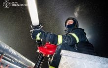 Росія вдарила по Хмельницькому: виникли численні пожежі, є поранені (фото, відео)