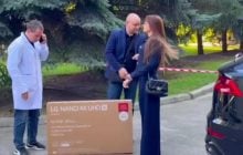 Бывший заместитель генпрокурора Вербицкий со своей спутницей подарили больнице телевизор: в сети обратили внимание на стоимость её наряда