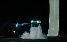 Маск представил спорткар Tesla, который умеет летать и делать сальто (видео)