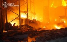 РФ ударила по энергообъекту и предприятию в Одесской области: вспыхнули пожары, есть раненые