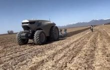 У Китаї автономні трактори обробляють поля, а дороги будують безпілотні машини