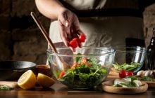 Безопасно ли готовить деревянными ложками: микробиолог дал окончательный ответ