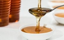 Не нужно ничего варить: ароматный сироп для чая готовится из 2 продуктов