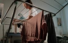 Как сушить одежду в холодной квартире: без батареи и без электросушилки