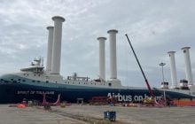 На новый корабль Airbus установили шесть странных 35-метровых цилиндров