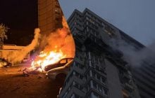 В Киеве российский дрон попал в 24-этажку: погибли два человека, есть раненый (фото)