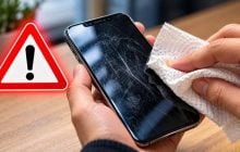 Чому не можна протирати екран смартфона футболкою або паперовим рушником