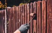 Забор из профлиста уже не ставят: какие ограждения выбирают владельцы участков в 2026 году