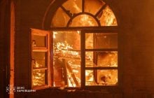Росія вдарила по Харкову: спалахнула масштабна пожежа, серед поранених є дитина (фото, відео)