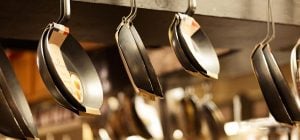 Эти два продукта с кухни могут спасти ржавую сковороду