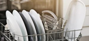 Посудомойка оставляет грязь на тарелках: причина может быть в одном месте