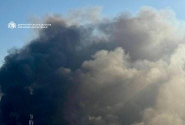 Росіяни атакували компанію зв'язку у Дніпрі, виникла масштабна пожежа
