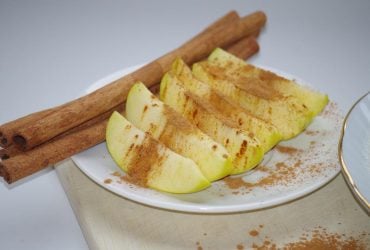 Яблоки с корицей - не просто вкусное сочетание: что известно об их влиянии на здоровье