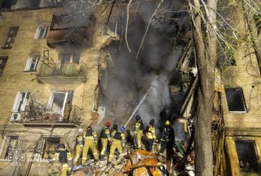 Атака на багатоповерхівку в Харкові: є жертви і понад десяток постраждалих