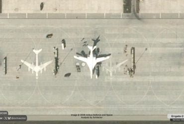 Супутникові знімки зафіксували спорядження Ту-160 ракетами перед атакою по Україні