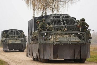 Російський БТР-82А обвішали ланцюгами проти дронів, але є нюанс