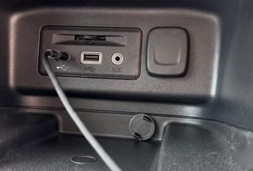 USB-порт в автомобілі простоює даремно: ось як використати його з користю