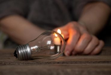 В Украине 21 октября будут ограничивать свет: графики отключений