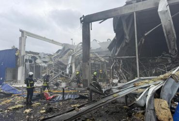 Реактивний дрон атакував гіпермаркет Метро у Рівному: є значні руйнування