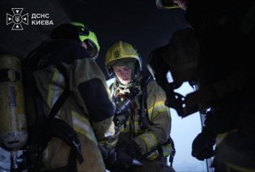 РФ масовано вдарила по Києву балістикою: пошкоджено медзаклад і зелену гілку метро