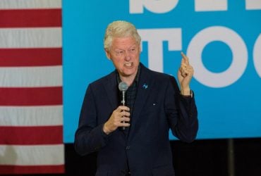 "Кинув Україну та став на бік Путіна": Клінтон різко розкритикував Трампа