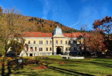 Краєвиди і затишок: що туристам пропонує восени гірське містечко Сколе (фоторепортаж)