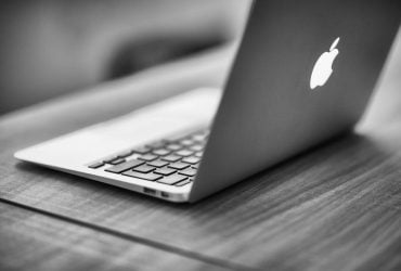 Apple представила новий MacBook Pro з сенсорним екраном: "яблуко" знову світиться