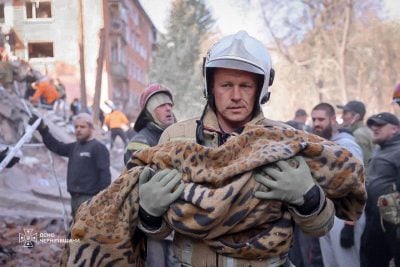 РФ ударила по 5-этажке в Прилуках: 14 человек погибли, среди них есть дети (фото, видео)