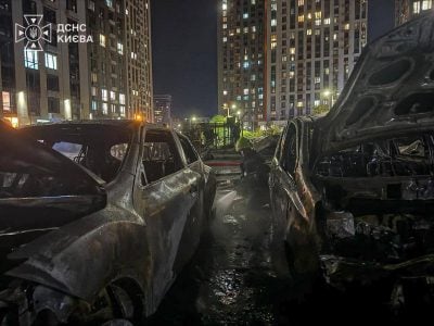 У Києві російський дрон влучив у 25-поверхівку: є загиблі і поранені (відео)